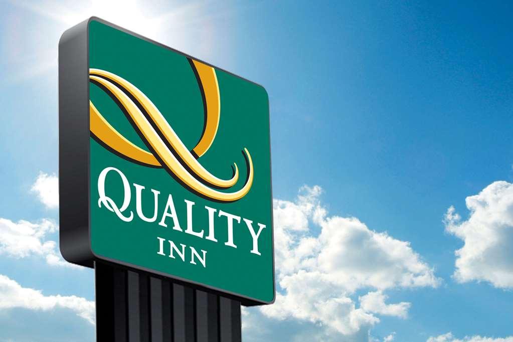 Quality Inn Hampton Bagian luar foto